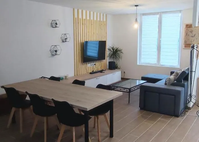 Charmante Maison De Plain-pied * Rochefort (Charente-Maritime)